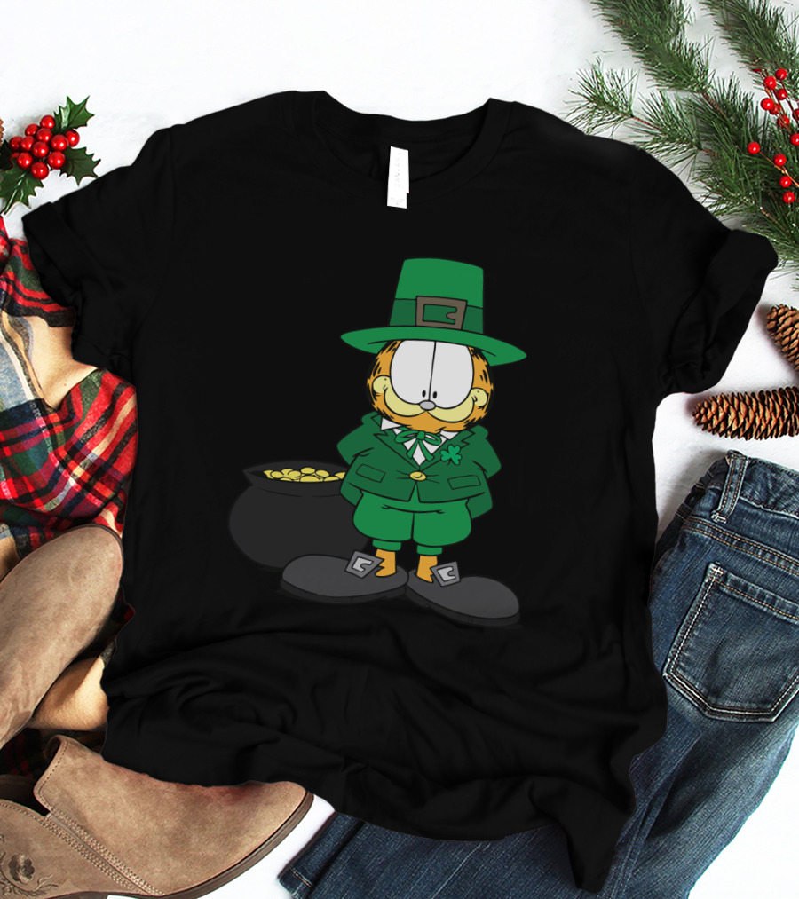 Garfield St. Patrick's Day Leprechaun With Pot Of Gold T-Shirt