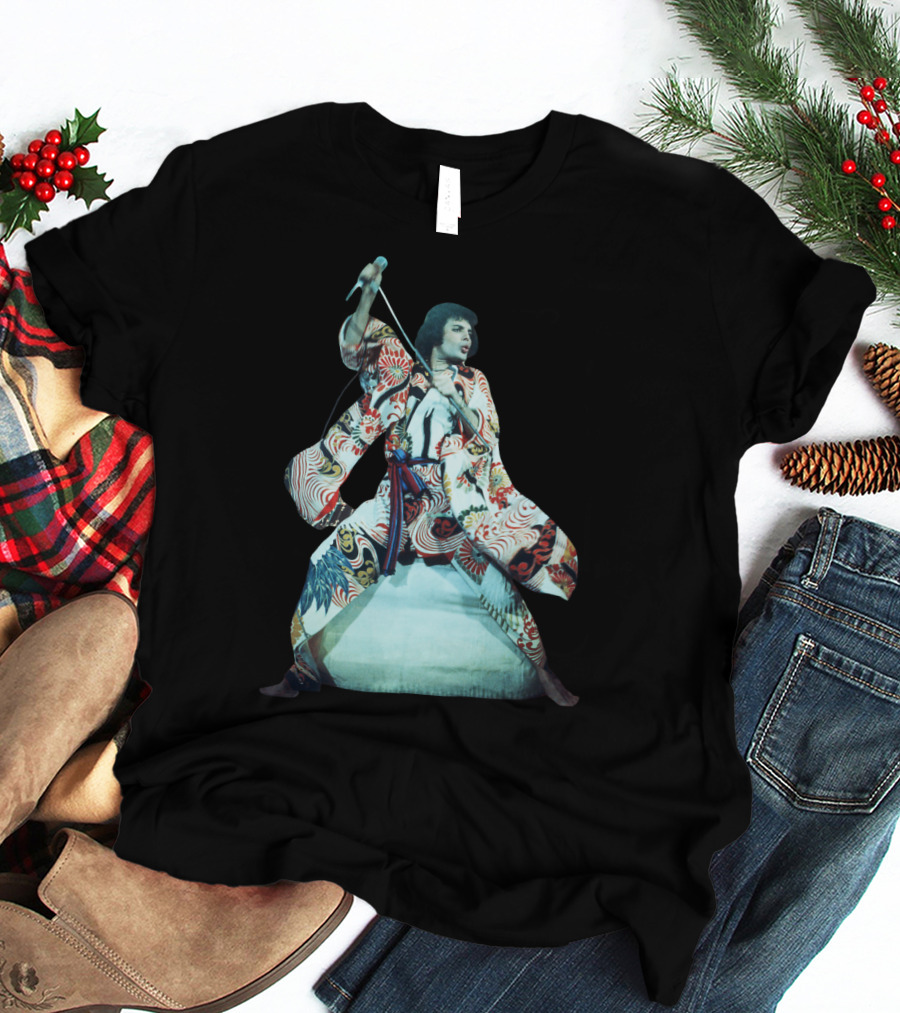 Qu Fm Hokusai-Style Warrior In Colorful Kimono Artwork T-Shirt
