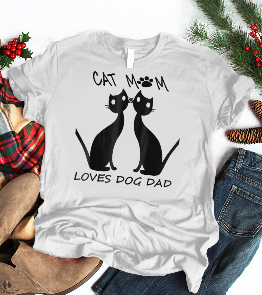 Cat Mom Paw Print Loves Dog Dad Cats T-Shirt