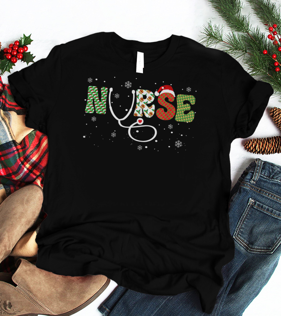 Nurse Snowflake Santa Hat Stethoscope Christmas T-Shirt