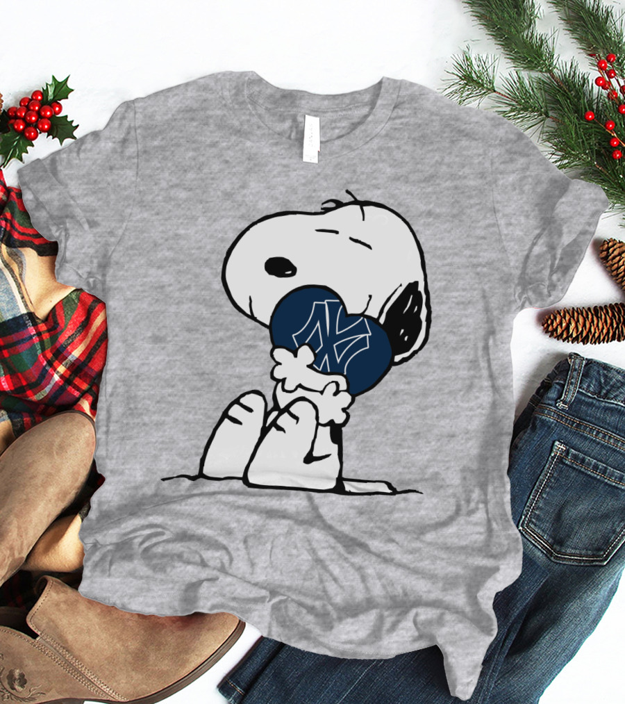 Snoopy Hugging New York Yankees Iconic Baseball Symbol T-Shirt