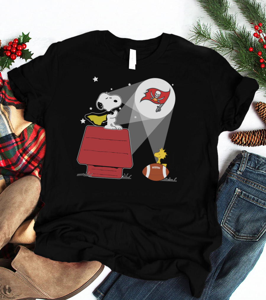 Tampa Bay Buccaneers Snoopy And Woodstock Football Adventure T-Shirt