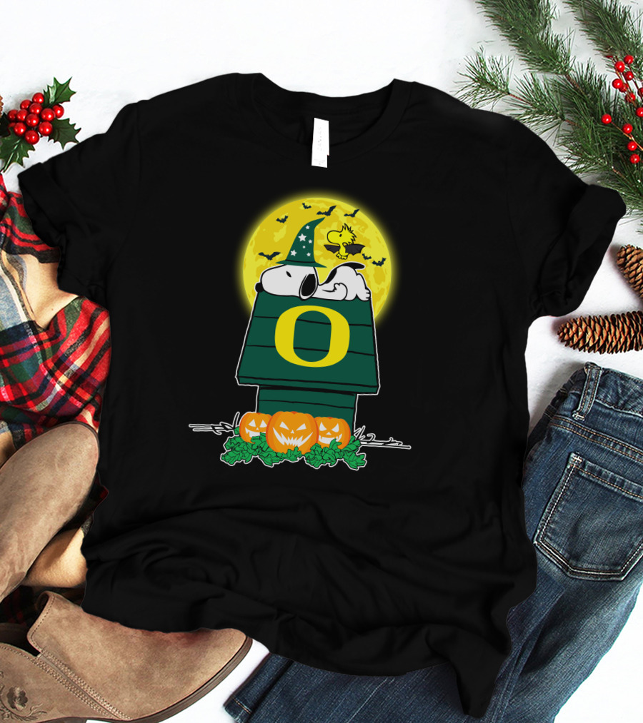 Snoopy Halloween Oregon Ducks Moon Pumpkins Woodstock Bats T-Shirt