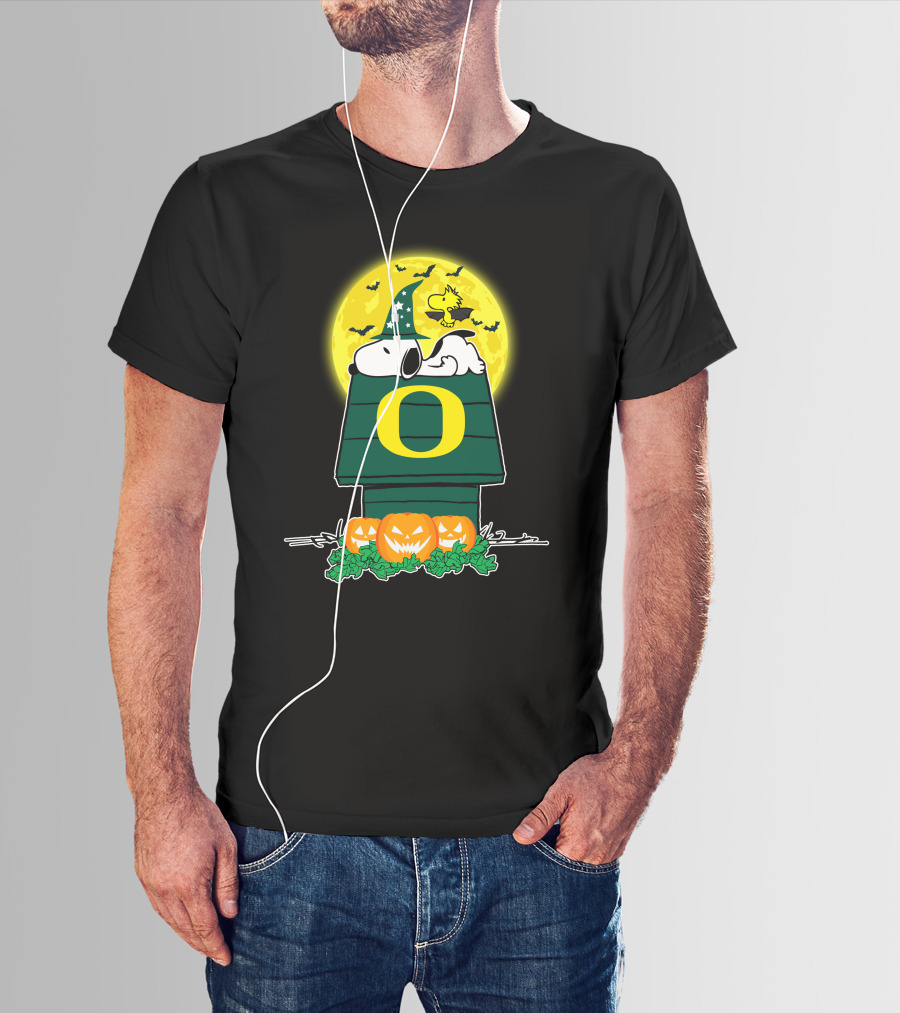 Snoopy Halloween Oregon Ducks Moon Pumpkins Woodstock Bats T-Shirt