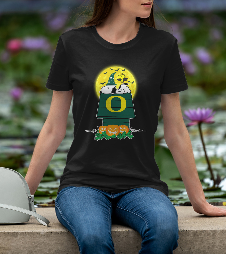 Snoopy Halloween Oregon Ducks Moon Pumpkins Woodstock Bats T-Shirt
