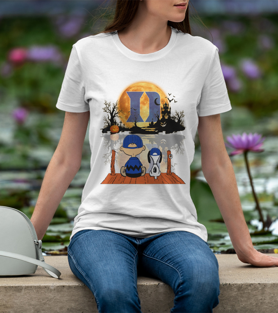 Duke Blue Devils Halloween Charlie Brown And Snoopy Moon Scene T-Shirt