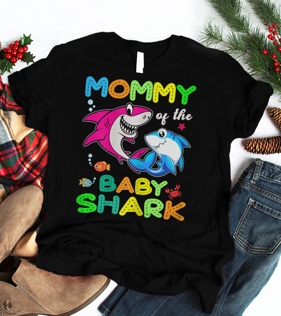 Mommy Of The Baby Shark Funny Birthday Family T-Shirt