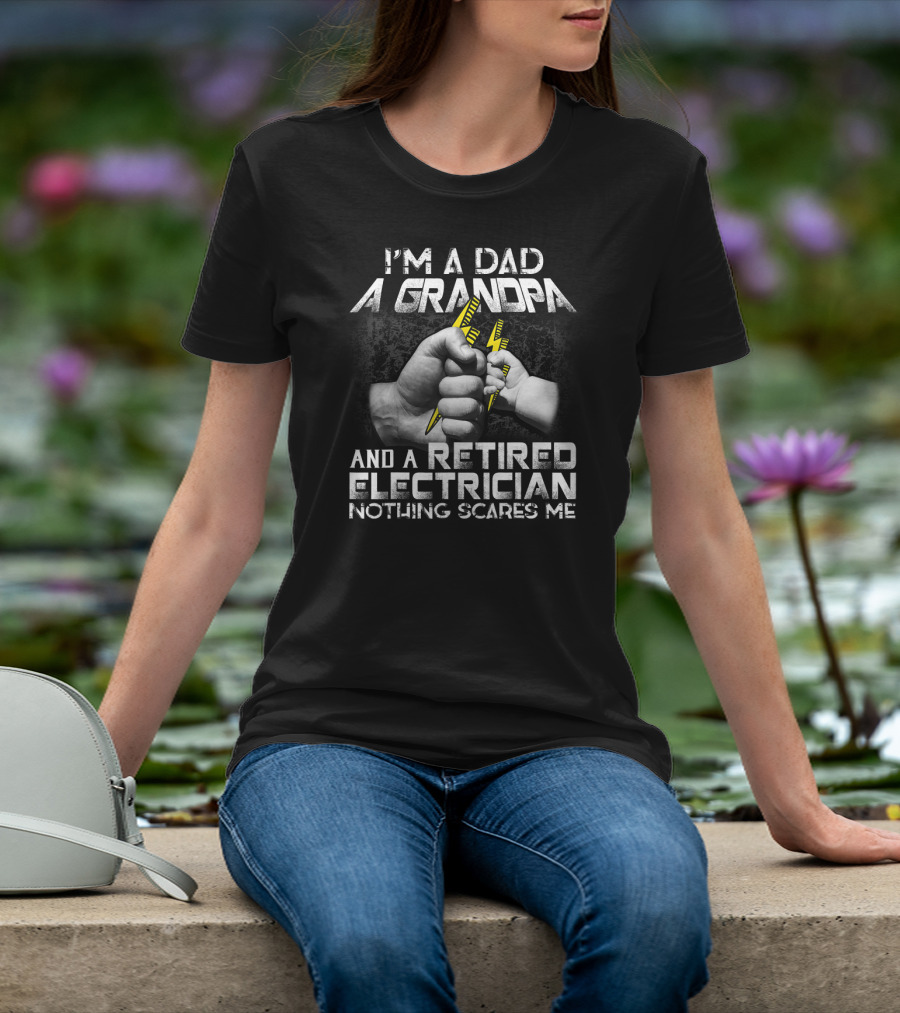 I'm A Dad A Grandpa And A Retired Electrician Nothing Scares Me Fist Bump Lightning Bolts T-Shirt