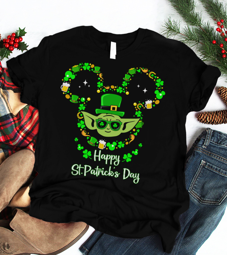 Happy St. Patrick's Day Baby Yoda With Shamrocks And Leprechaun Hat T-Shirt
