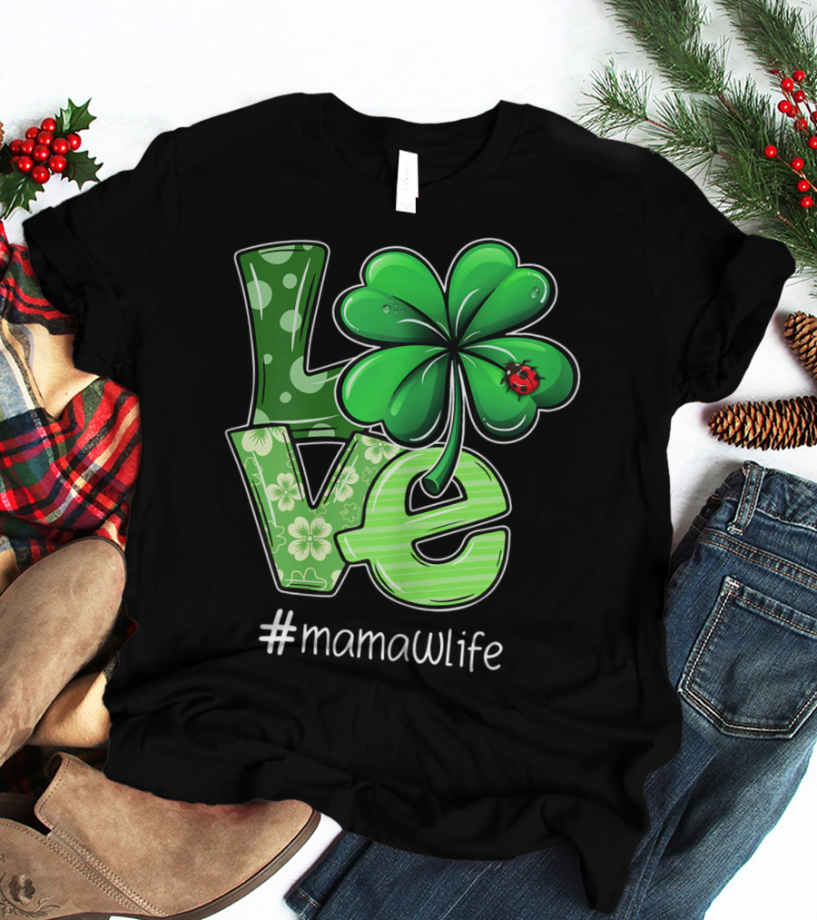 St Patricks Day LOVE Shamrock Clover Ladybug #mamawlife T-Shirt