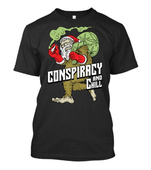 Conspiracy And Chill Bigfoot Weihnachtsmann Raucht Gras Fun Santa Bigfoot Smoking Christmas Weed T-Shirt