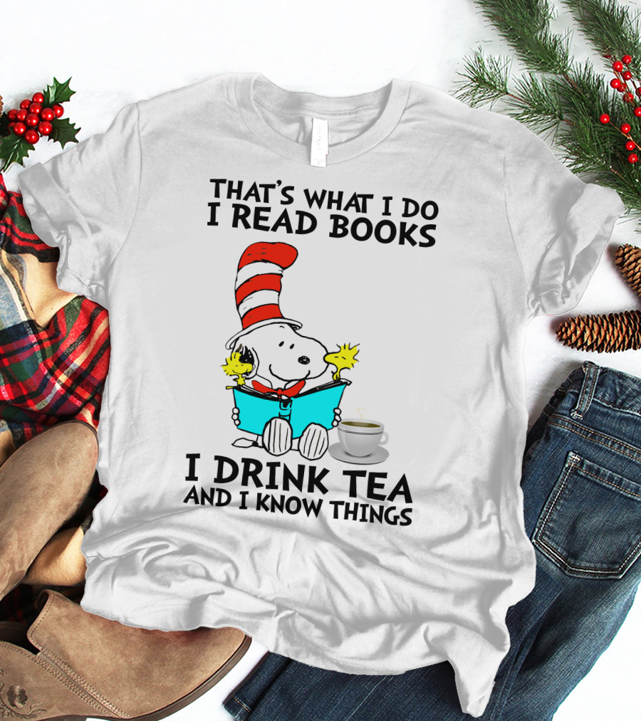 THAT'S WHAT I DO I READ BOOKS I DRINK TEA AND I KNOW THINGS SNOOPY T-Shirt