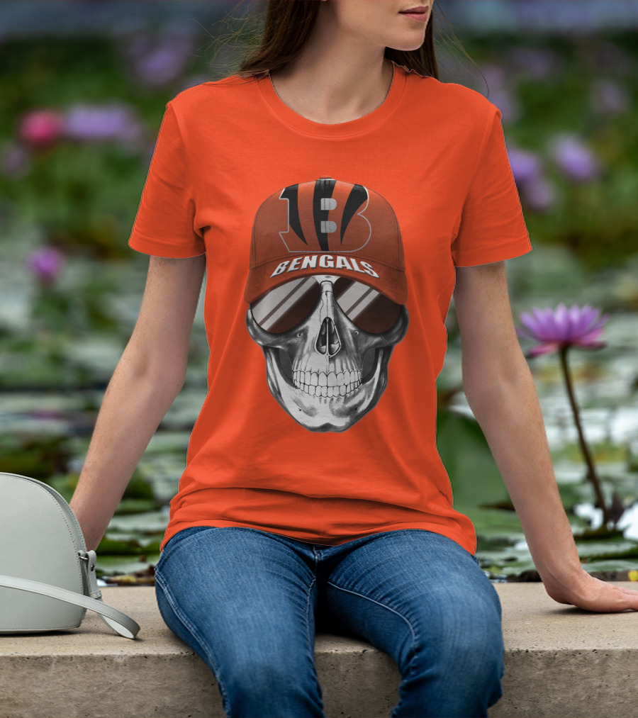 Cincinnati Bengals Skull With Cap And Mirrored Sunglasses T-Shirt
