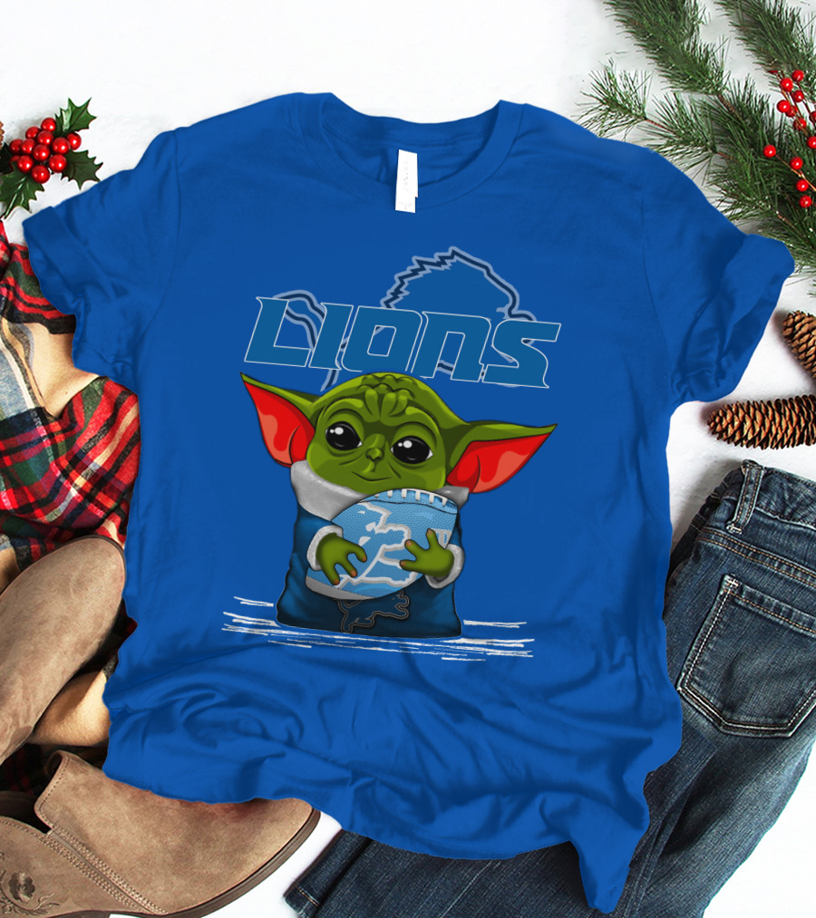 Yoda Holding Football DETROIT LIONS T-Shirt