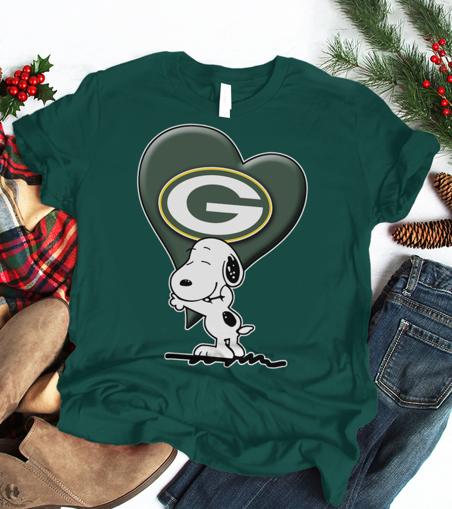 Snoopy Hugging Heart With Green Bay Packers T-Shirt