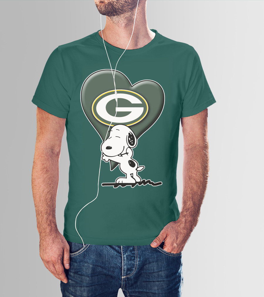 Snoopy Hugging Heart With Green Bay Packers T-Shirt