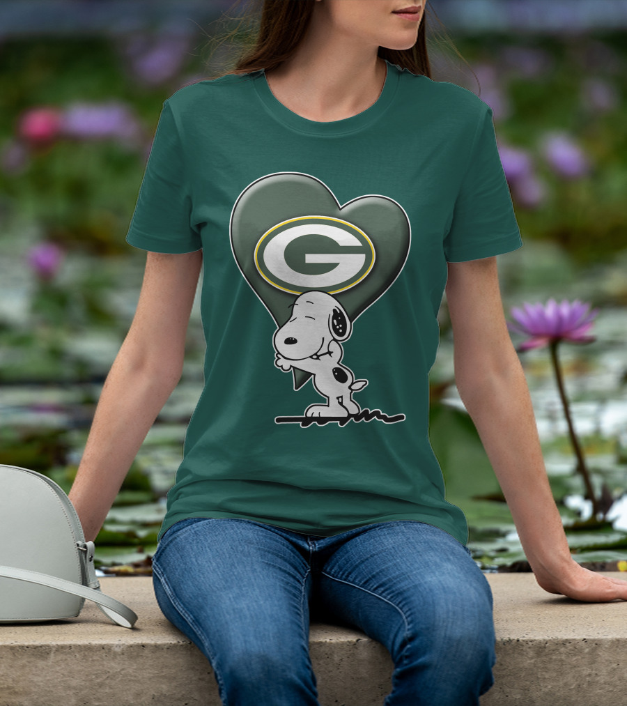 Snoopy Hugging Heart With Green Bay Packers T-Shirt