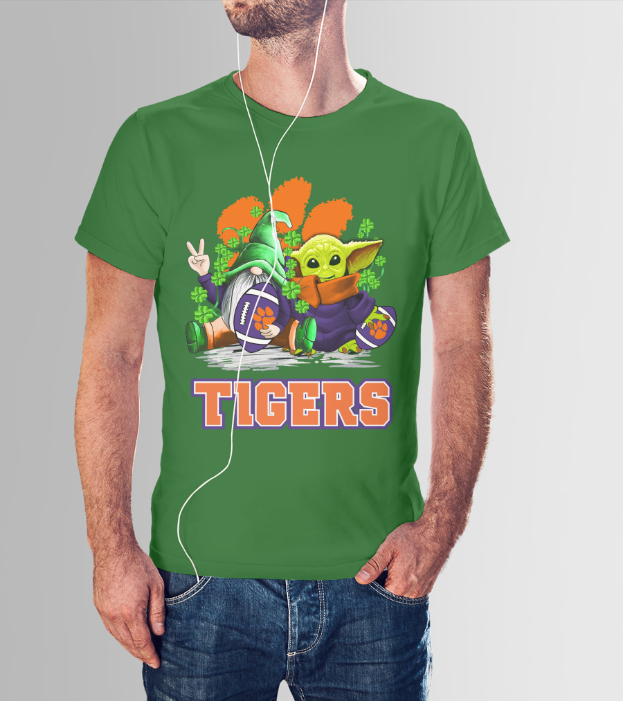 Clemson Tigers St. Patrick’s Day Football Gnome And Baby Yoda T-Shirt