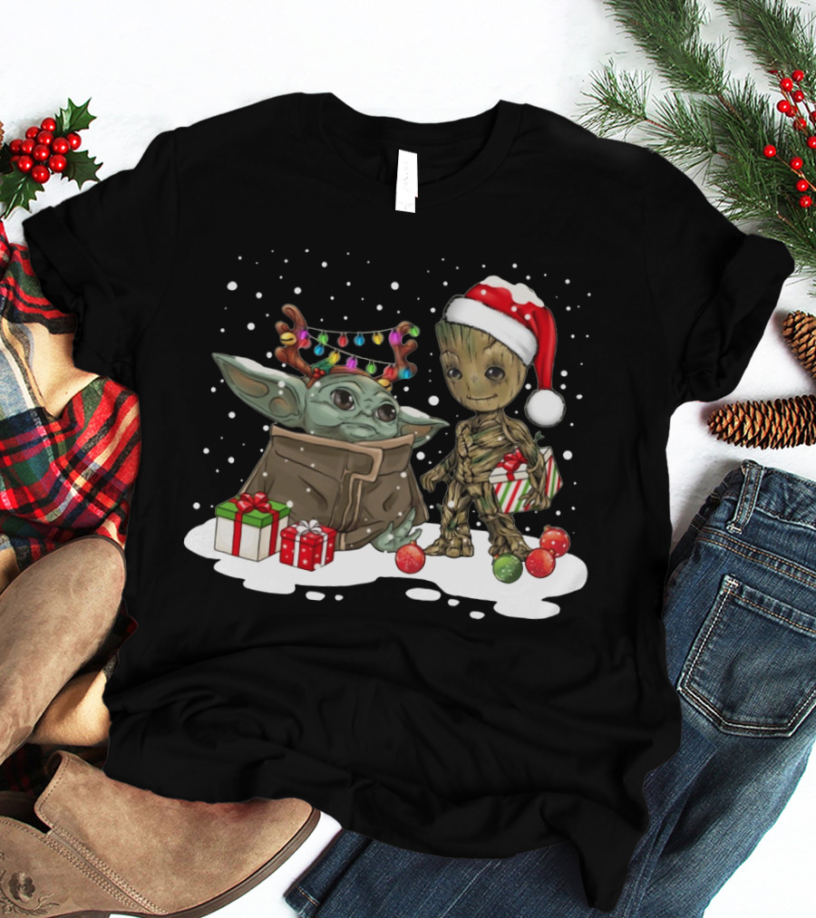Baby Groot And Baby Yoda Christmas Santa Hat Gift Exchange T-Shirt