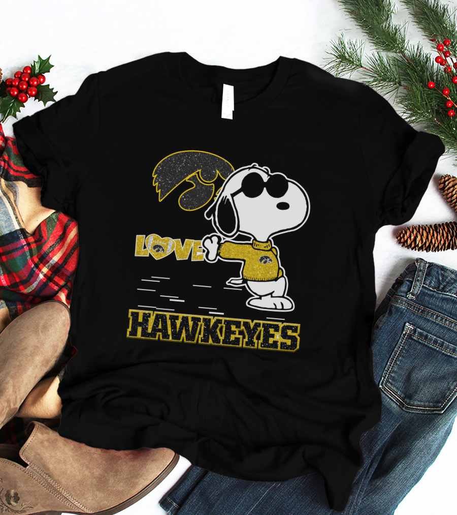 Snoopy Love Iowa Hawkeyes Football Fans Peanuts Ncaa T-Shirt