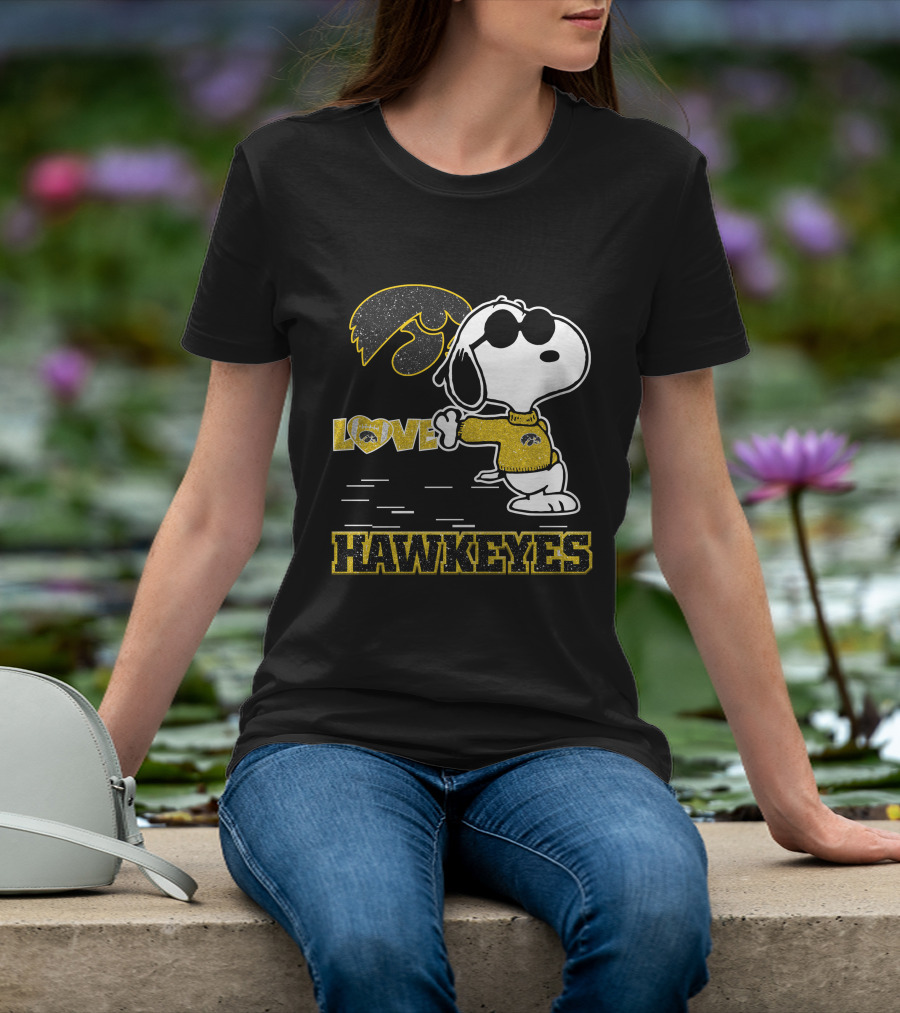 Snoopy Love Iowa Hawkeyes Football Fans Peanuts Ncaa T-Shirt