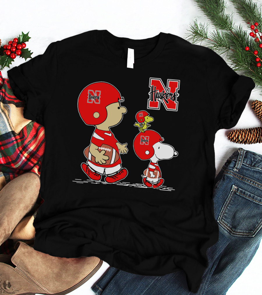 Nebraska Cornhuskers Peanuts Charlie Brown And Snoopy Football Helmets T-Shirt