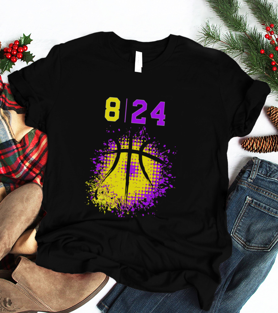 8 24 Basketball August Birthday T-Shirt