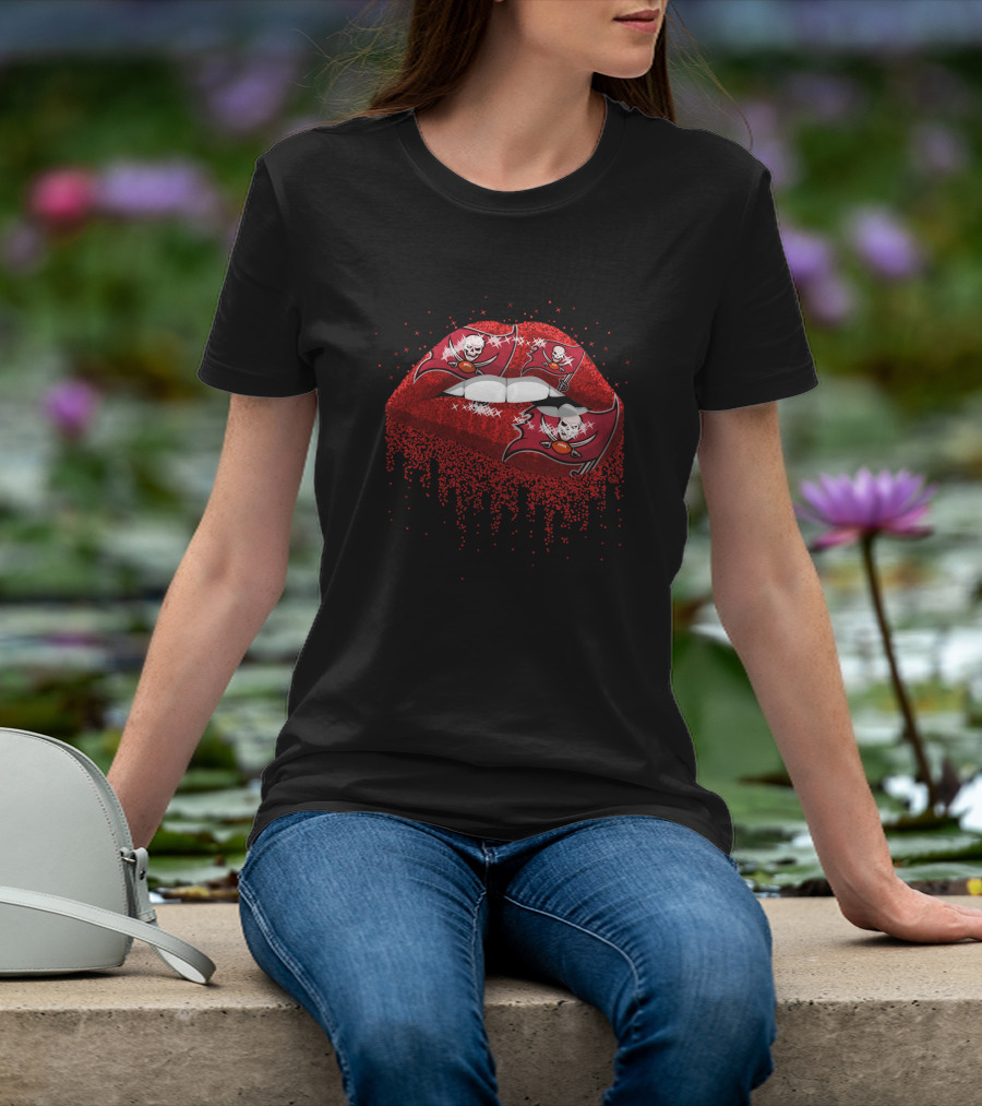 Tampa Bay Buccaneers Logo Red Glitter Lips T-Shirt