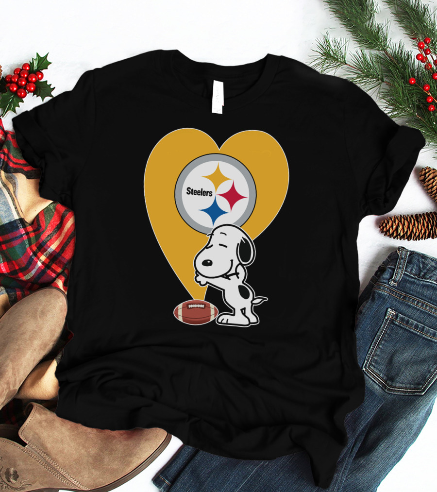 Pittsburgh Steelers Snoopy Hug Heart Football T-Shirt