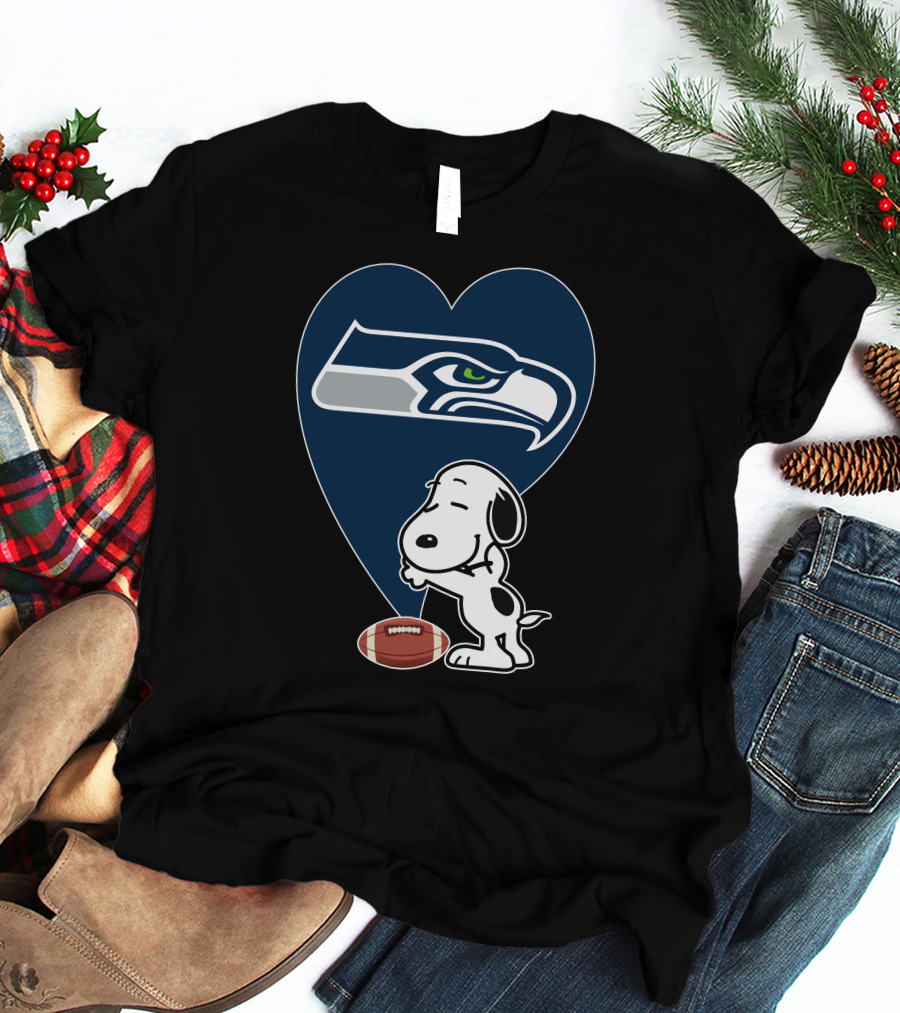 Seattle Seahawks Love Snoopy Football Hug T-Shirt