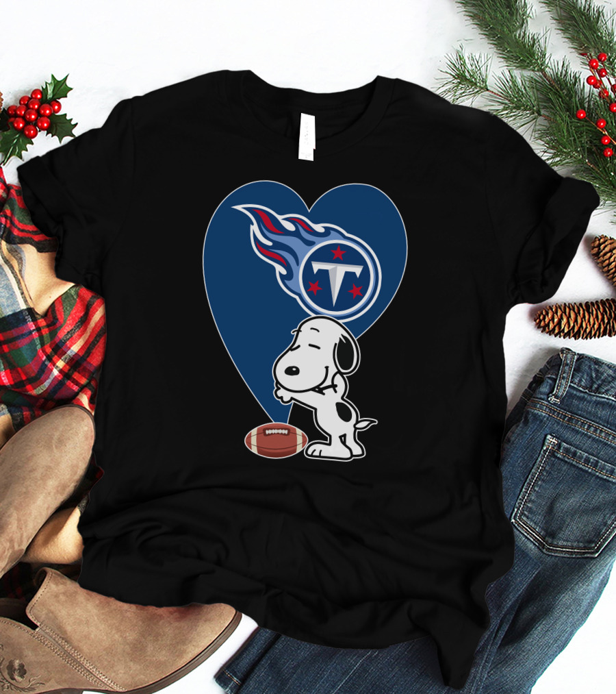 Tennessee Titans Snoopy Heart Football Hug T-Shirt