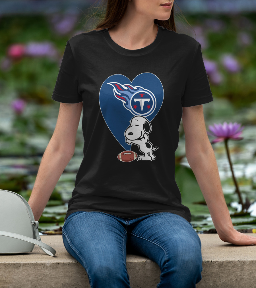 Tennessee Titans Snoopy Heart Football Hug T-Shirt