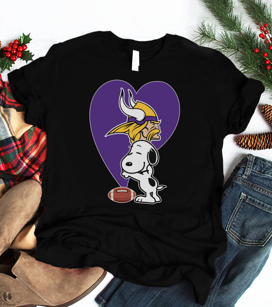 Minnesota Vikings Snoopy Football Heart Hug T-Shirt