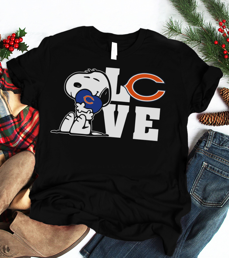 Snoopy Love Chicago Bears LVE C Heart Football T-Shirt