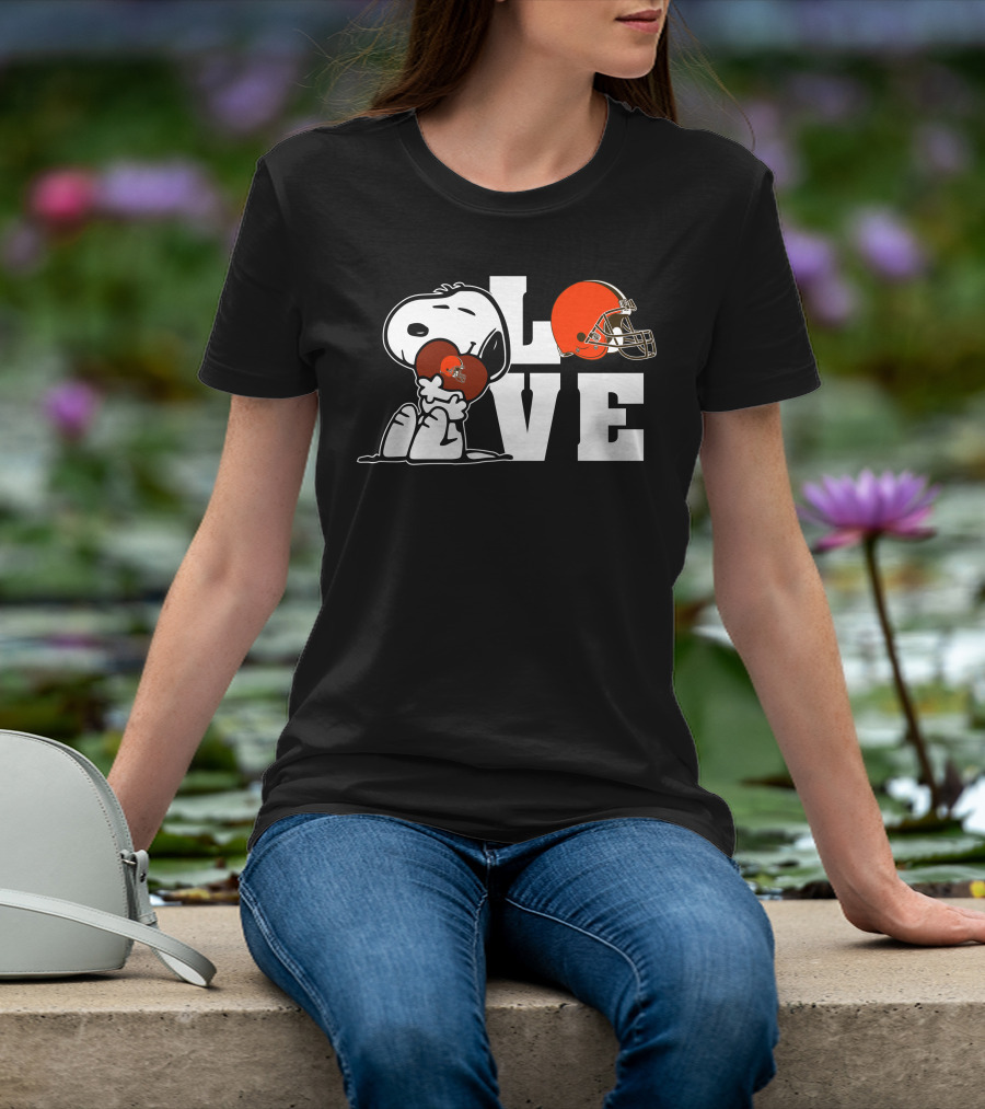 Snoopy Love Cleveland Browns Football Helmet T-Shirt