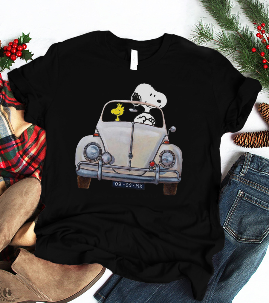 Snoopy And Woodstock Riding In Classic Volkswagen Beetle Car T-Shirt