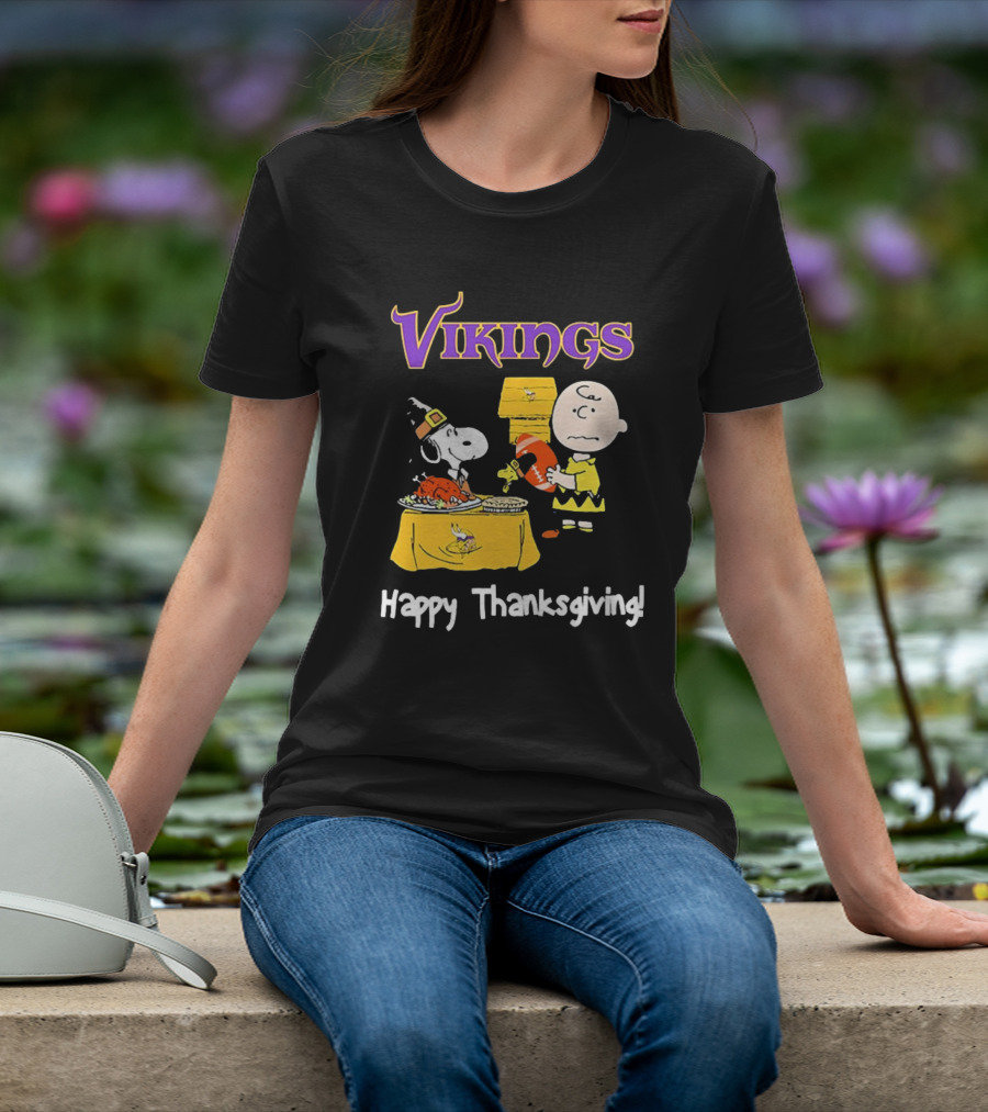 Peanuts Minnesota Vikings NFL Football Snoopy Charlie Brown Happy Thanksgiving T-Shirt