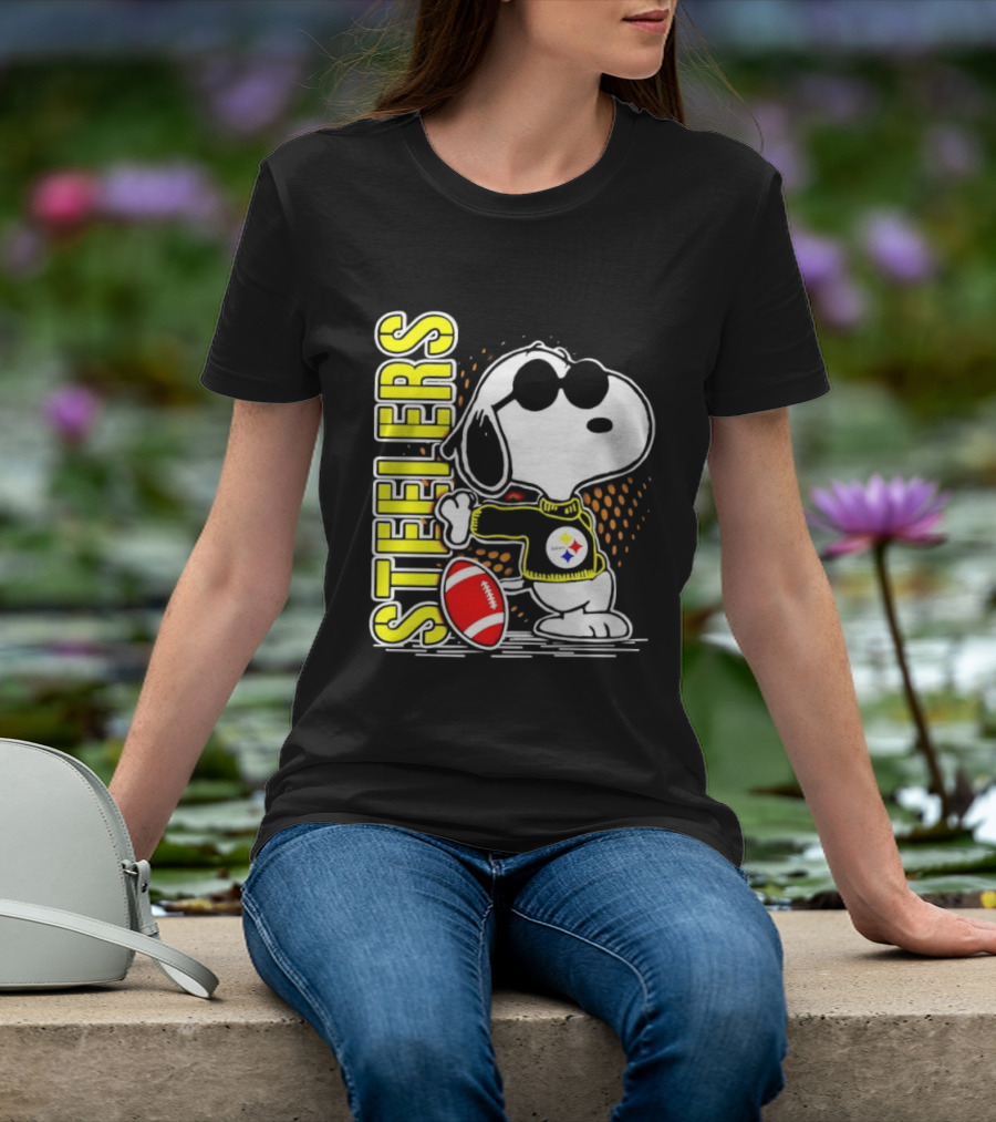 Steelers Snoopy Football Sunglasses Sports T-Shirt