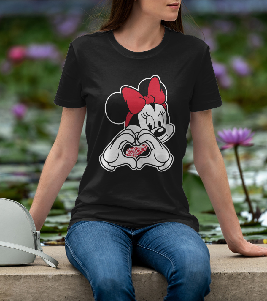 Minnie Mouse Heart Hands Detroit Red Wings T-Shirt
