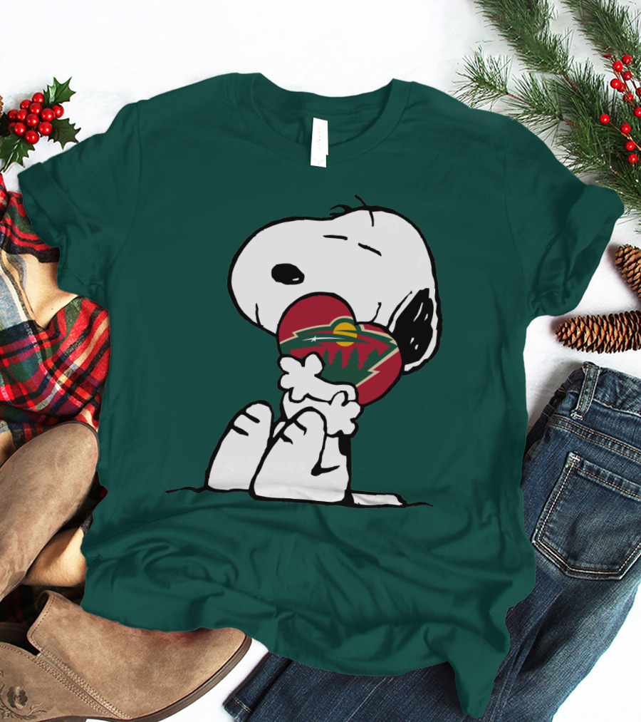 Minnesota Wild Snoopy Hugging Heart T-Shirt