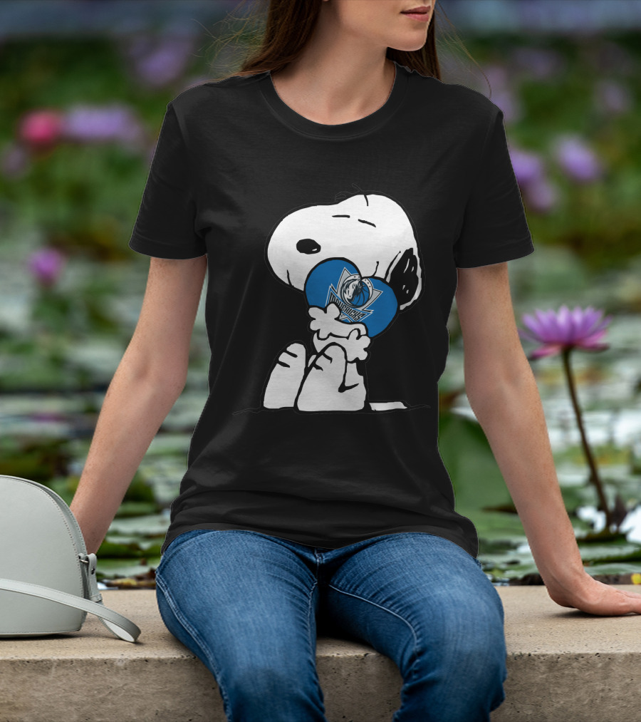 Snoopy Hugging Dallas Mavericks T-Shirt