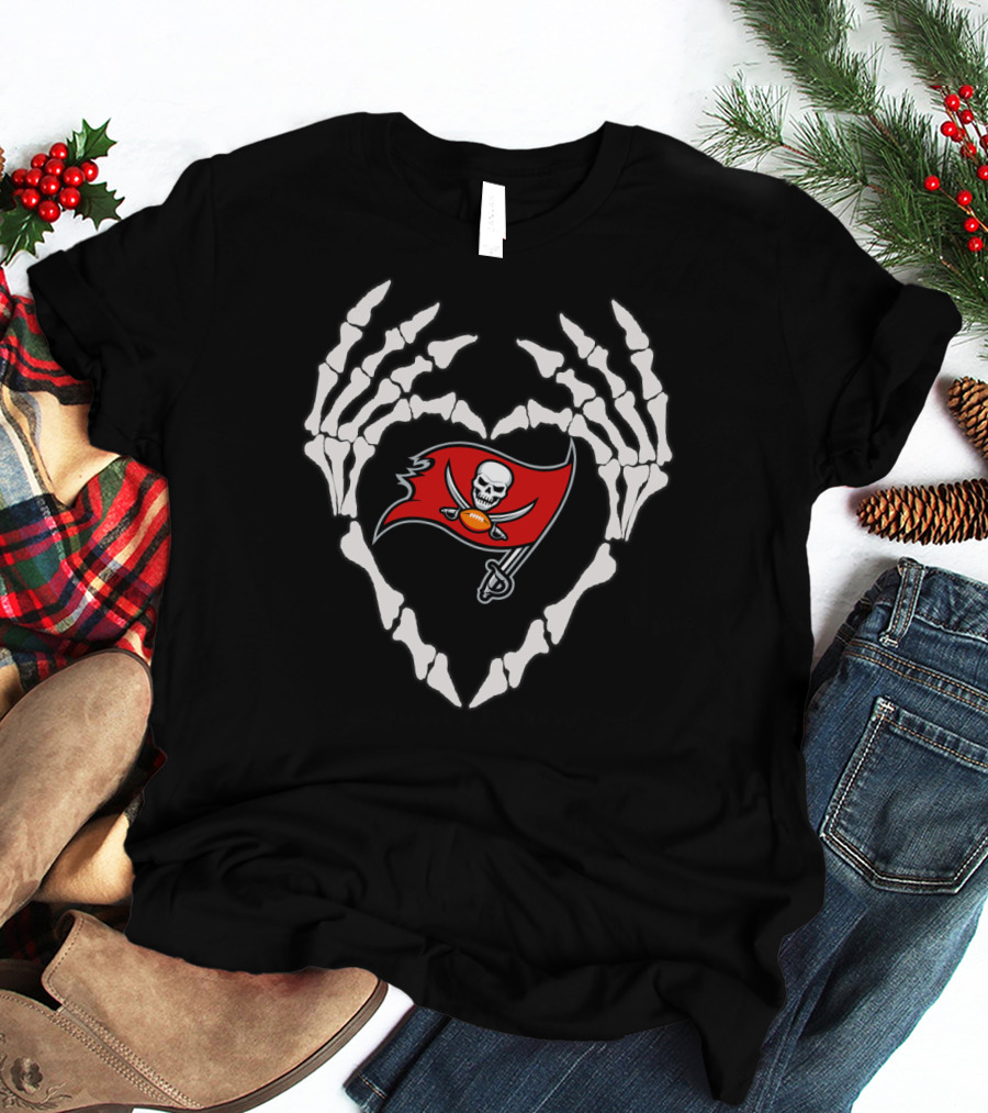 Skeleton Heart With Buccaneers Flag T-Shirt