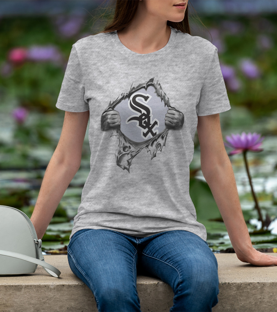 Chicago White Sox Sox Logo Ripped T-Shirt