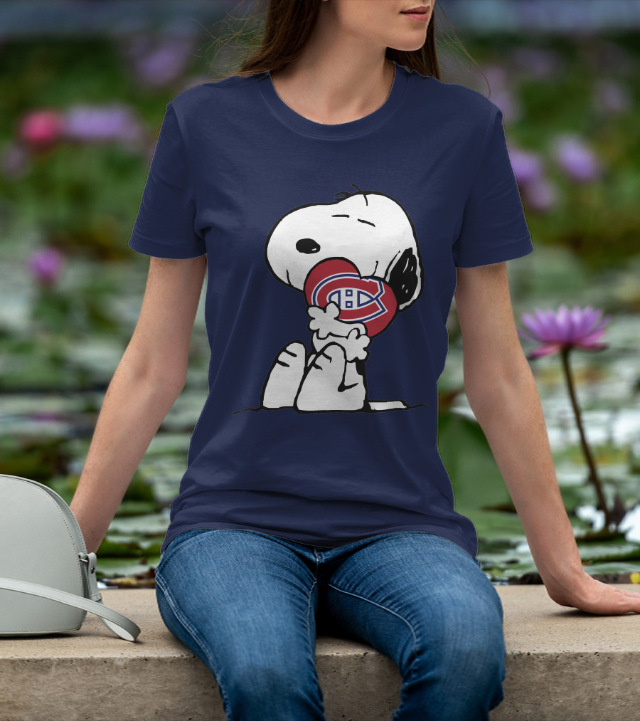 Snoopy Holding Montreal Canadiens T-Shirt