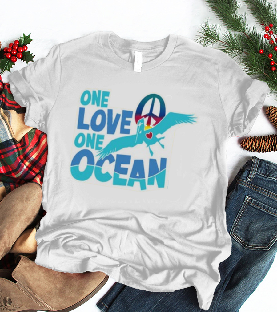 Musician Jimmy Buffett One Love One Ocean Peace Symbol Bird Heart T-Shirt