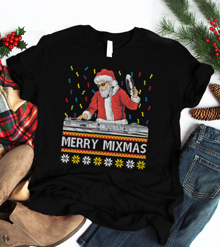 Santa DJ Merry Mixmas Festival DJing With Turntable And Vinyl T-Shirt