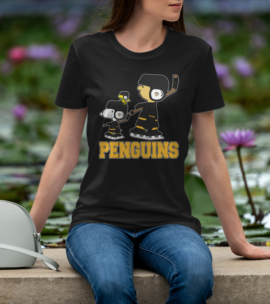 Snoopy And Woodstock With Pittsburgh Penguins Hockey Gear T-Shirt