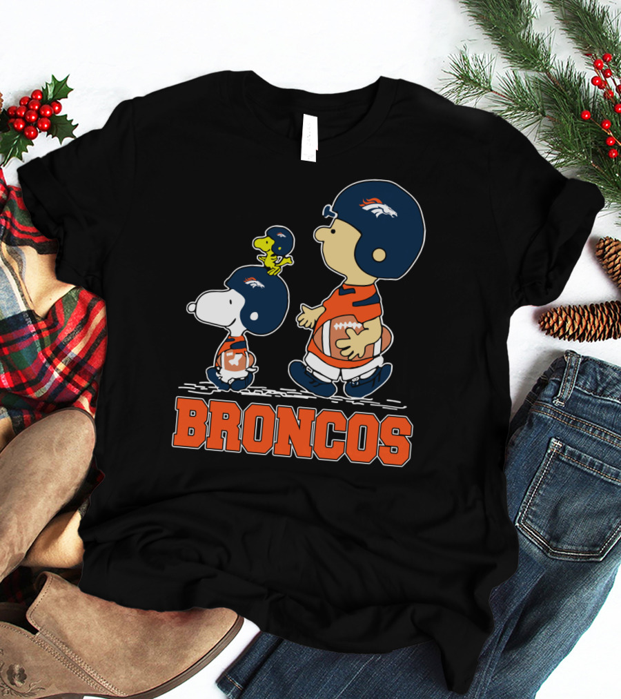 Snoopy Woodstock And Charlie Brown In Denver Broncos Helmets With Broncos T-Shirt