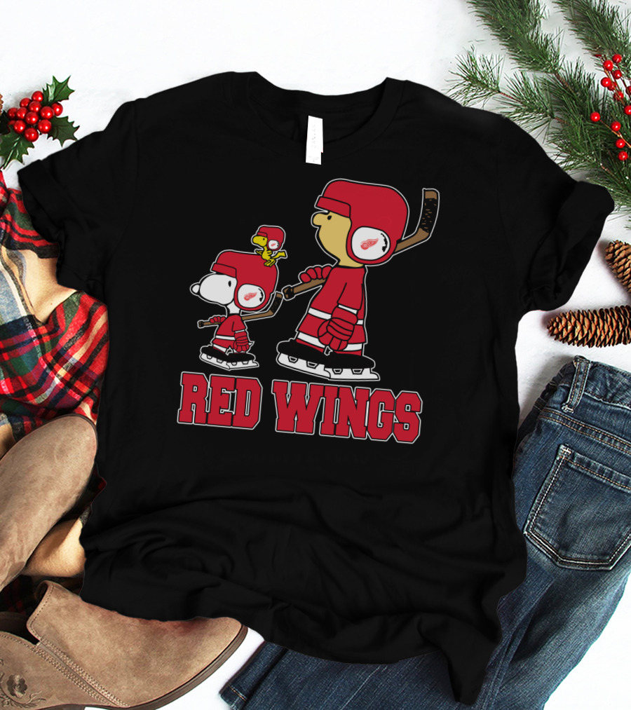 Snoopy And Woodstock Detroit Red Wings Hockey Enthusiasts T-Shirt
