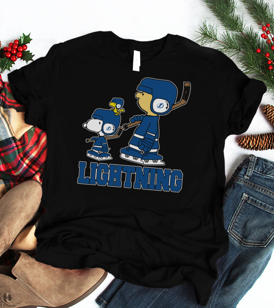 Snoopy And Woodstock With Tampa Bay Lightning Hockey Gear And T-Shirt
